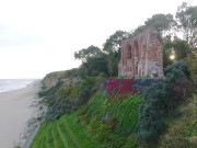 Hoff in Westpolen: Kirchenruine am Meer.