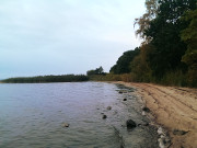 Halbinsel Loddiner Hft: Achterwasserstrand am Hftberg.