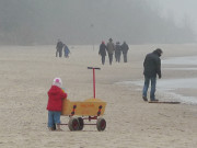 Strandwanderung: Ostseebad Bansin auf Usedom.