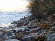 Steilkste in Stubbenfelde: Die Ostsee drngt heran.