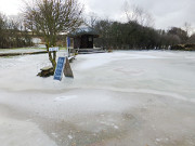 Heute kein Grog: Bootsverleih steht unter (Achter-) Wasser.