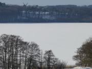 Blick ber den Schmollensee: Windmhle bei Pudagla.