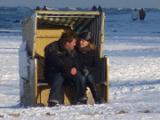 Wie durch ein Wunder erhalten geblieben: Vergessener Strandkorb.