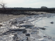 Nordspitze des Peenemnder Hakens: Strand, Trmmer und Eis.