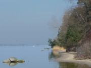 Blick nach Wolgast: Sandstrand am Weien Berg.