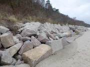 Neu sortiert: Steine am Fu des Streckelsberges.