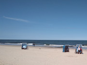 Sonnenbad am Ostseestrand: Strandkrbe in Klpinsee.