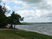 Regnerisches Wetter: Sandstrand am Konker Berg.