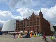 Architektonisches Spannungsverhltnis: Ozeaneum in Stralsund.