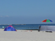 Ostseestrand von Koserow: Weier Strand, blaues Meer.