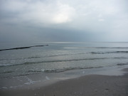 Dunkle Wolken ber Usedom: Der Juli beginnt trbe.