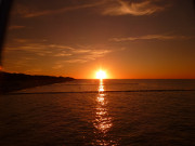 Spektakulre Farben: Die Sonne geht ber der Ostsee unter.