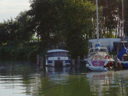 Achterwasserhafen und Campingplatz Stganie.