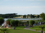 Idyllische Landschaft: Bootshuser am Nepperminer See.