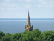 Stettiner Haff: Im Vordergrund die Kirche von Lebbin.