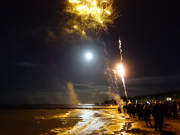 Tag der deutschen Einheit: Feuerwerk ber dem Ostseestrand.