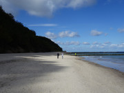 Lange Schatten: Ostseestrand am Streckelsberg.