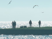 Stettiner Haff: Auf der Mole des Fischerhafens von Kamminke.