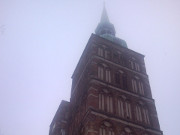 Nur eine Turmspitze: Nikolaikirche zu Stralsund.