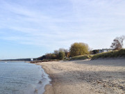 Lange Schatten und Herbstfarben am Greifswalder Bodden.