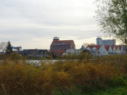 Herbstfarben in Wolgast: Auf dem Weg auf die Insel Usedom.