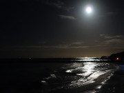 Mond ber der Ostsee: Herbstliche Romantik auf Usedom.