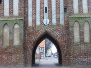 Blick durch das Anklamer Tor: Altstadt von Usedom.