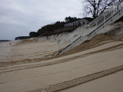 Aufschtten und Verdichten: Fllboden auf dem Strand von Zempin.