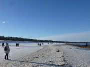 Makelloses Winterwetter auf Usedom: Ostseestrand von Swinemünde.