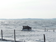 Bank im Eis: Der Fischerhafen von Neeberg.