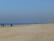 Wenige Strandwanderer: Auf dem Weg nach Zinnowitz.