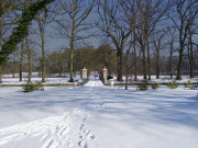 Schlossgarten: Wasserschloss Mellenthin im Usedomer Hinterland.