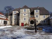 Schlosshof: Langsam taut der Schnee auf Usedom.