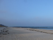 Einsam: Winterlicher Ostseestrand bei Zempin.