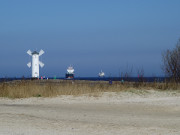 Reger Schiffsverkehr: Westmole des Handelhafens Swinemnde.