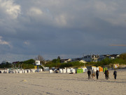 Usedomer Strandleben: Ostseestrand von Ahlbeck am Abend.