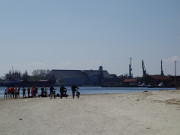 Sandstrand am Hafen: Swinemünde auf Usedom.