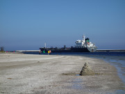 Entlang der Ostmole: Ausfahrt in die Ostsee.