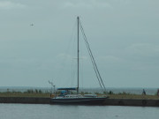 Am Stettiner Haff: Segelboot im Hafen von Kamminke.