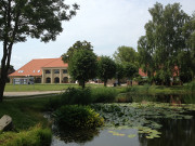 Ehemalige Remise: Heute Restaurant und Ferienwohnungen.