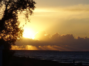 Urlaubsstimmung: Traumhaft schner Sonnenuntergang am Strand von Koserow.