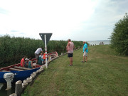 Mit dem Fischerboot auf das Achterwasser: Hafenfest in Loddin.