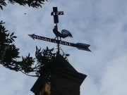 "Wachet und betet": Windfahne auf der Kirche von Netzelkow.