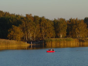 Motorboot auf dem Peenestrom: Norden der Insel Usedom.