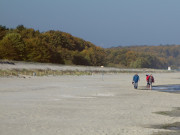 Wanderung am Ostseestrand: Bansin auf Usedom.