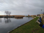 Wintervorbereitungen: Stege werden aus dem Wasser genommen.