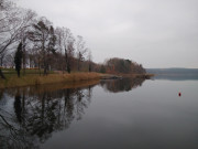 Novemberwetter auf Usedom: Der Kölpinsee im Dämmerlicht.