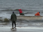 Fischerei auf Usedom: Fischerboot am Strand von Trassenheide.