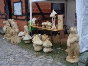 Gegrilltes und Holzschnitzarbeiten: Weihnachtsbaumverkauf in Neupudagla.