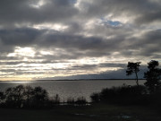 Achterwasser am Hftberg bei Loddin: Dunkle Wolken ber Usedom.